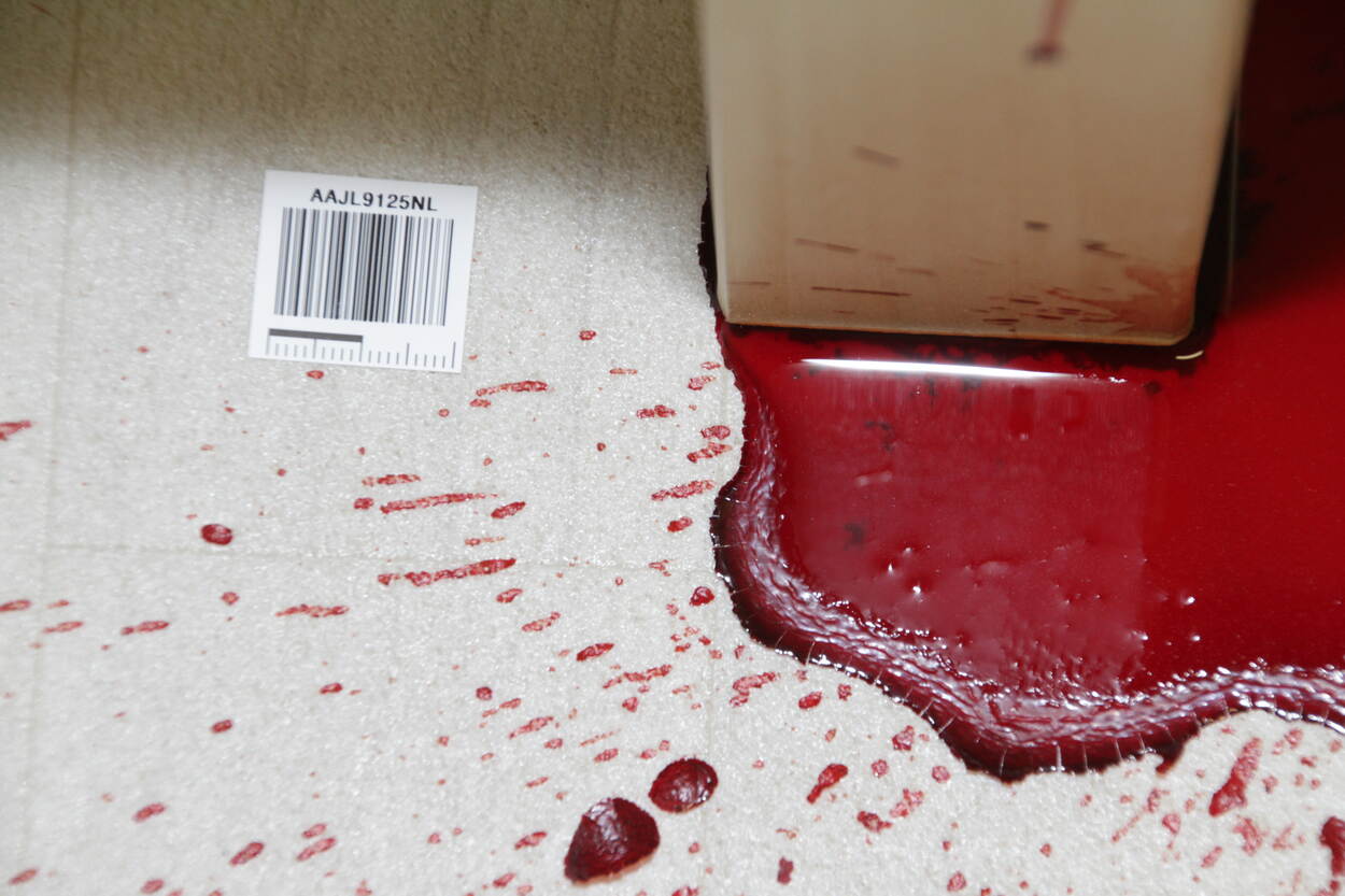 plasje bloed rond tafelpoot